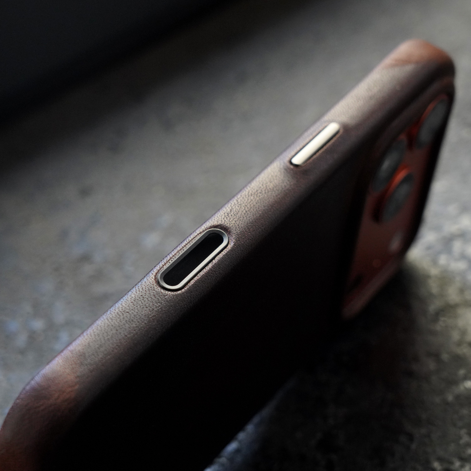 YMW Horween Dublin Genuine Lea - огляд і ціна Phone Cases Dublin