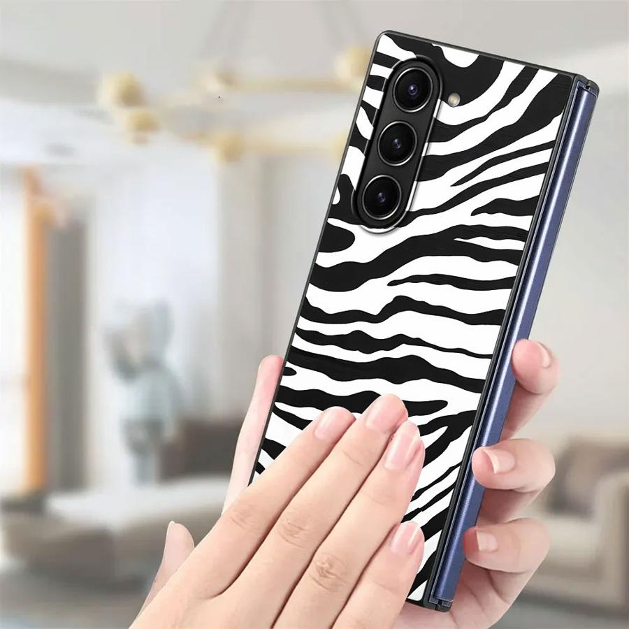 Zebra Striped Sunflower Back P - огляд і ціна Phone Cases Z Fold 4